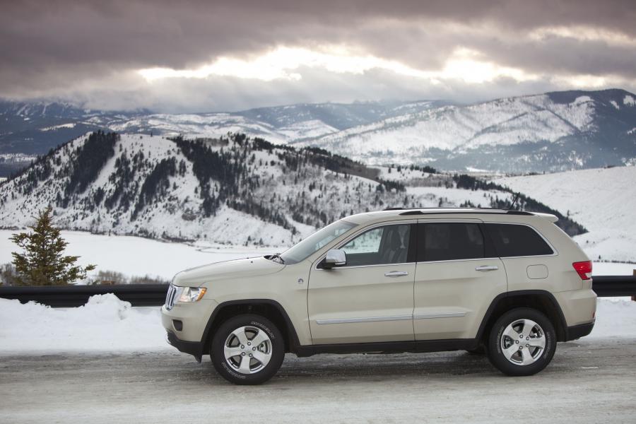  Jeep Grand Cherokee Overland Summit 2011 года  (фото 8 из 17)